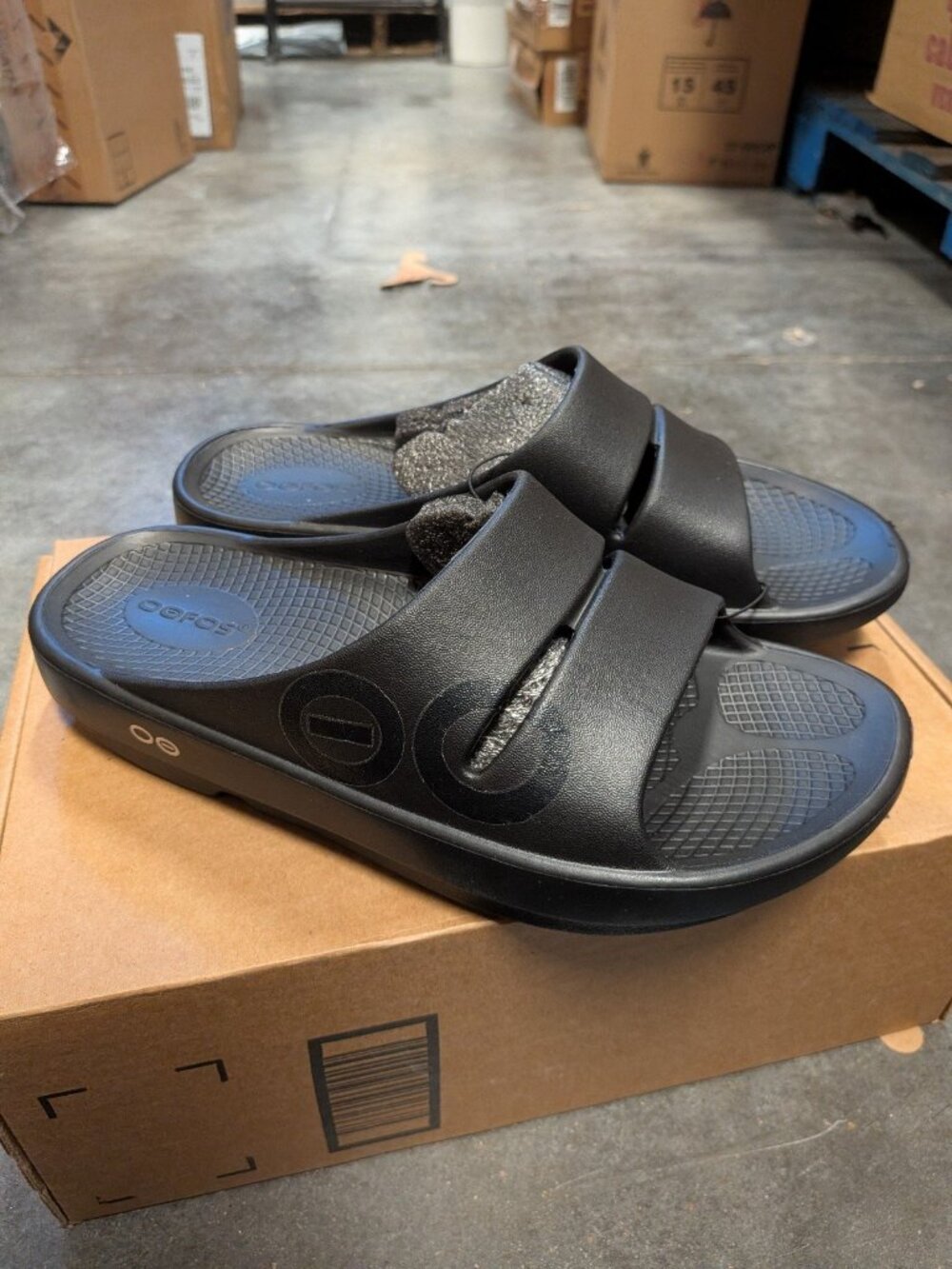Oofos Ooahh Black Recovery Slides Sandals Womens Size 10 Mens Size 8 Sport - Picture 2 of 6